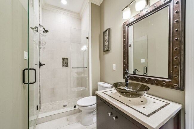 Building Photo - 9660 Fairdale Ln