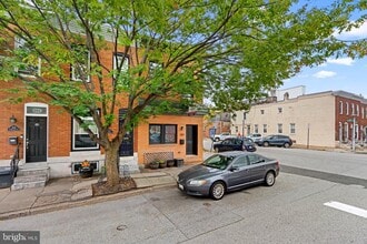 Building Photo - 300 S Robinson St