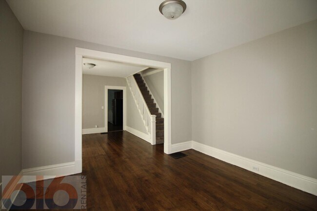 Building Photo - 241 Valley Ave NW