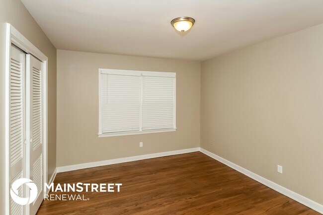Building Photo - 228 28th Ave NW
