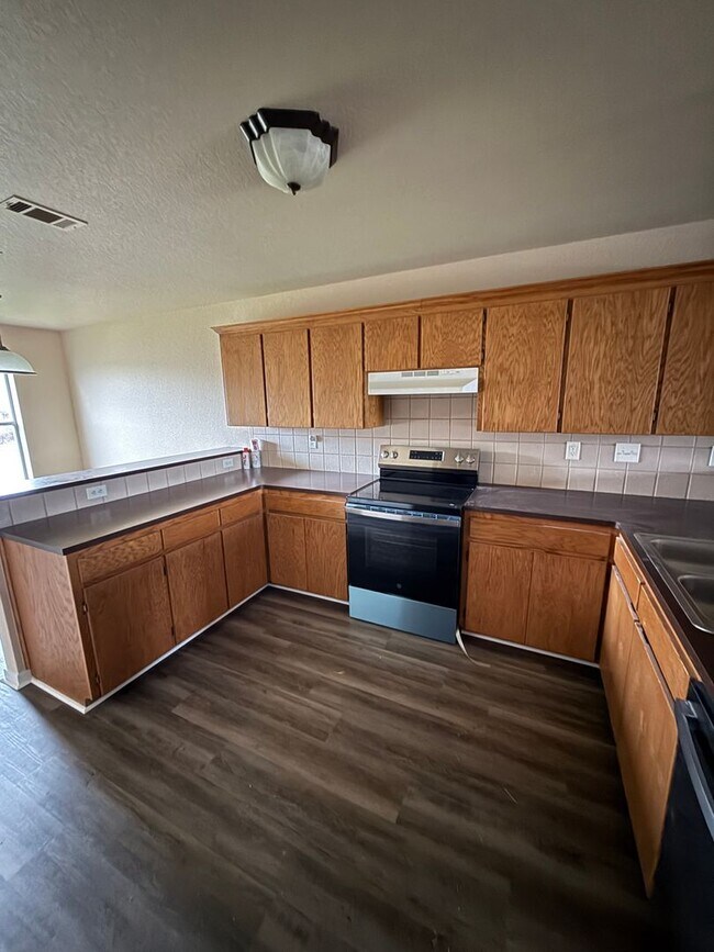 Building Photo - 212 Janelle Dr