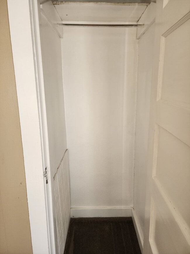 Building Photo - 2 Bed 1 Bath Home!