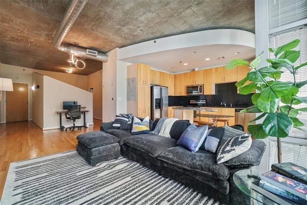 Building Photo - 943 Peachtree St NE