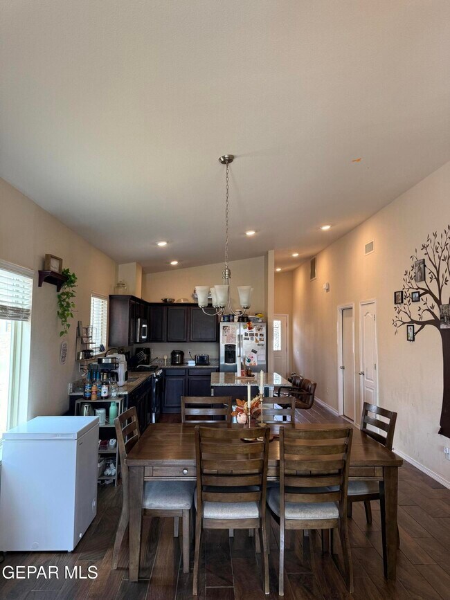 Building Photo - 12976 Runway Ave