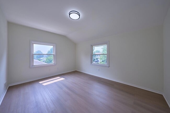 Building Photo - 2924 Gracefield Rd