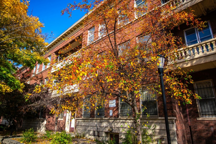 Primary Photo - University Row