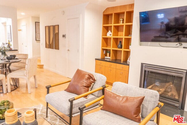 Building Photo - 880 Hilldale Ave