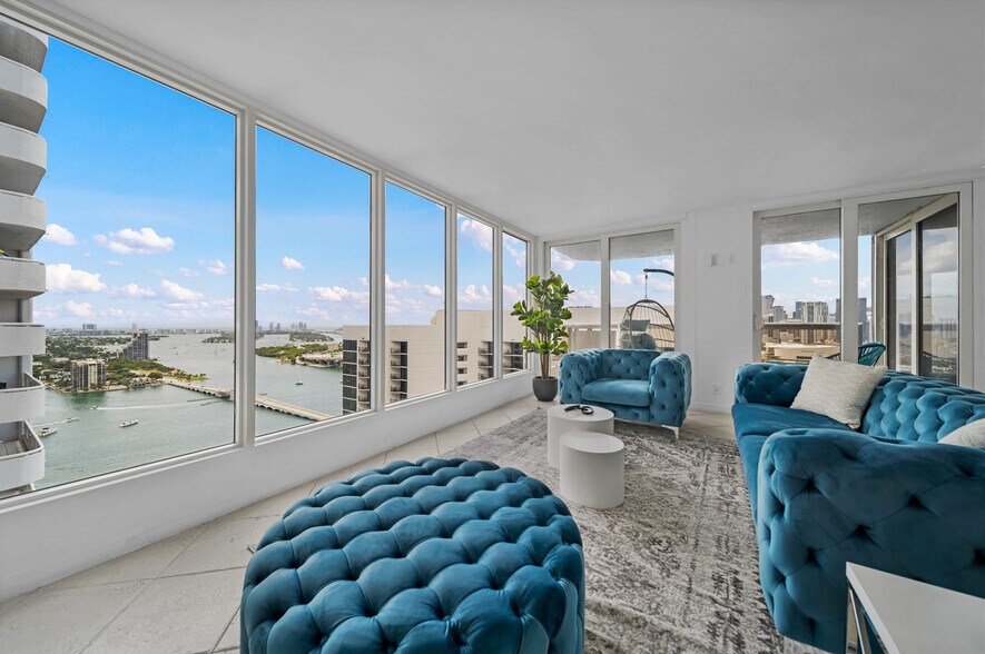 Building Photo - 1717 N Bayshore Dr