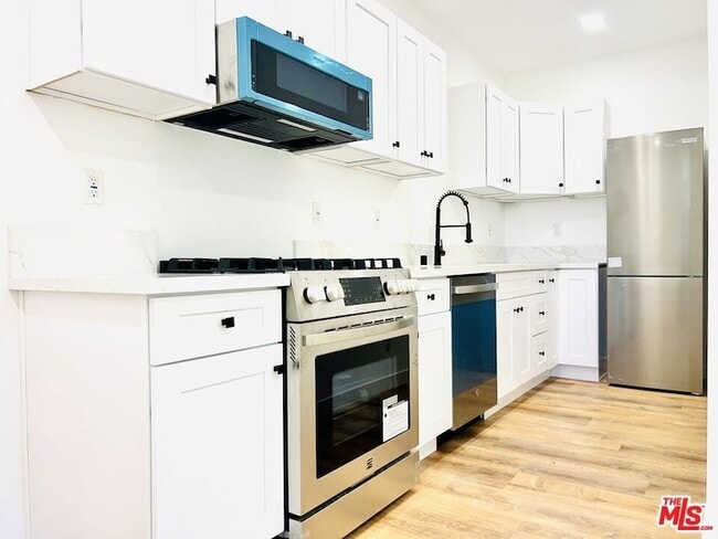 Building Photo - 938 W Glenoaks Blvd
