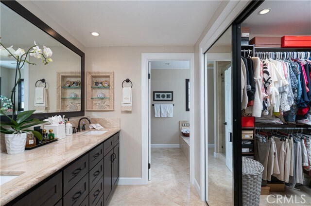 Building Photo - 25562 Eastwind Dr