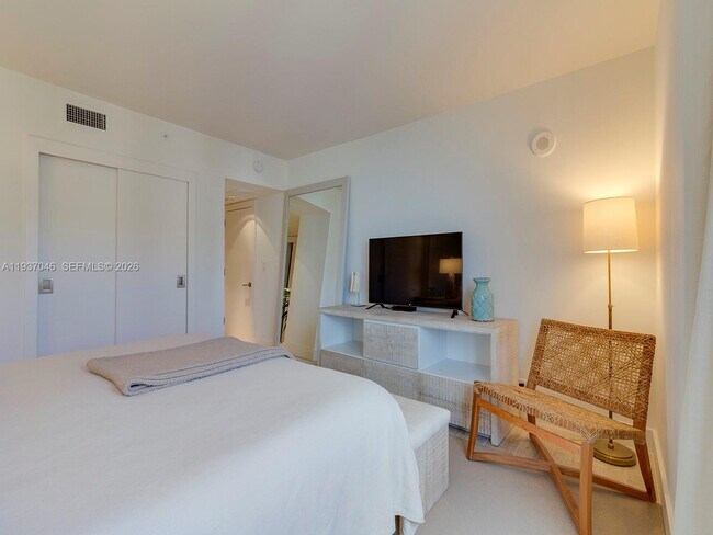 Building Photo - 102 24th St