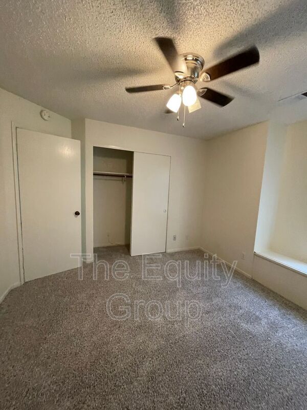 Building Photo - 1345 E Castleview Dr