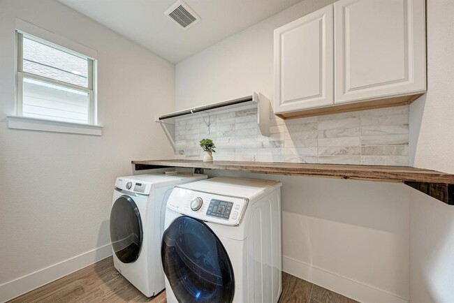 Building Photo - 8417 Thompson Teal Trl