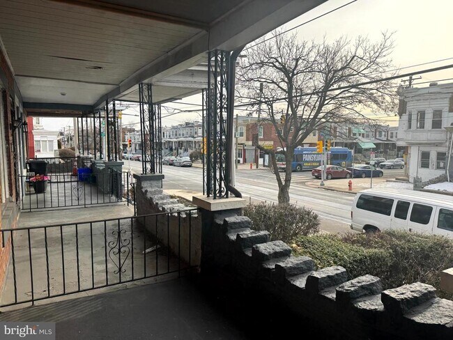 Building Photo - 5707 Lansdowne Ave