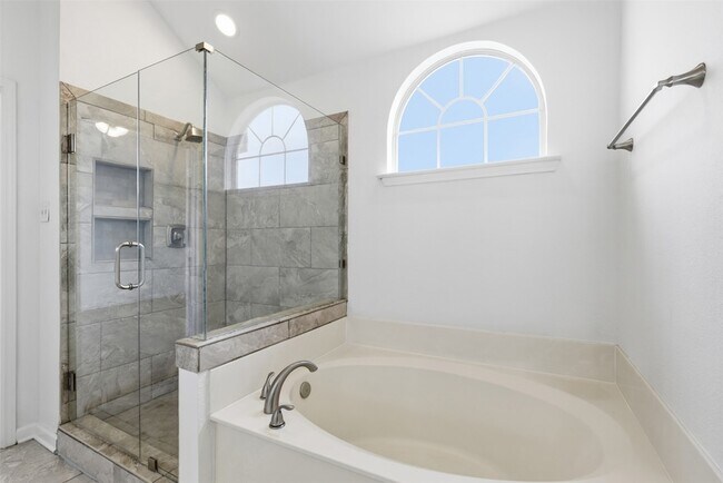 Building Photo - 3221 Corning Dr