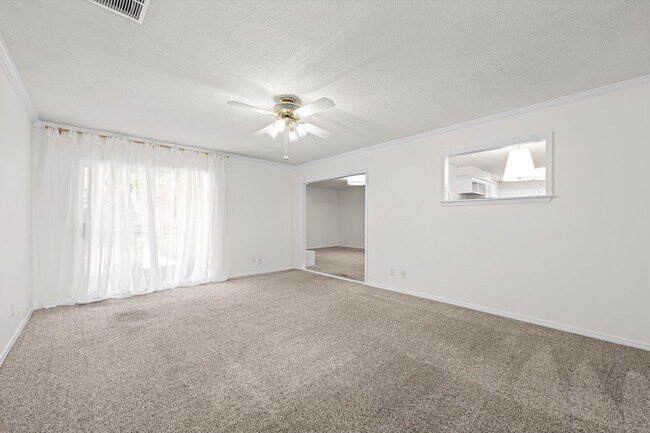 Building Photo - Updated Edmond 3BR Home – Walk to Orvis Risner Elementary – Easy OKC Commute