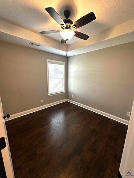 Building Photo - 126 Locks Heath Ct