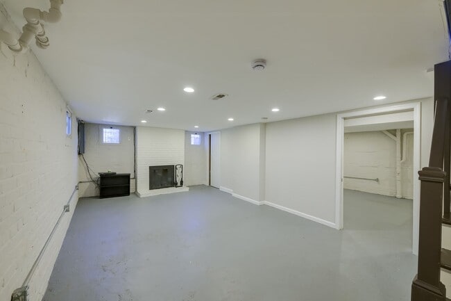 Building Photo - Modern End-Unit Townhome with Garage + Outdoor Space in SE DC