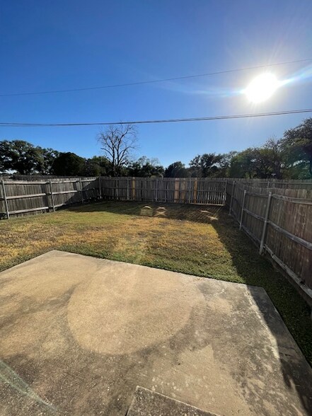 Building Photo - 2527 Pascal Ct