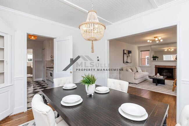 Building Photo - 2414 Farthing St