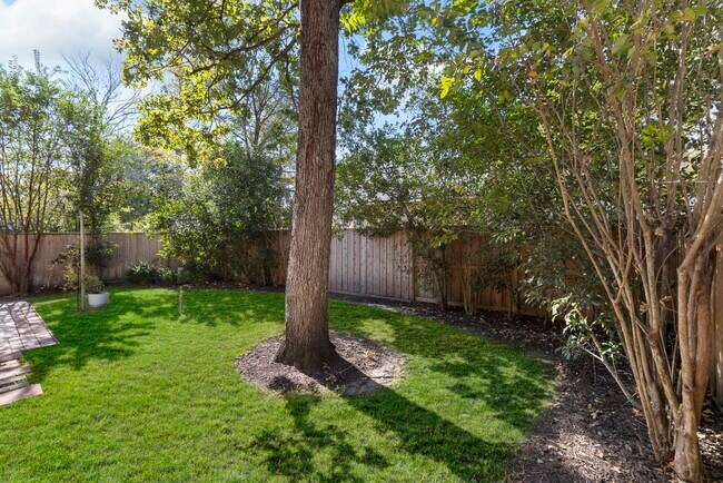 Building Photo - 15 N Flickering Sun Cir