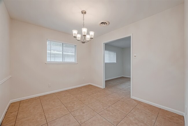 Building Photo - 5711 Braesvalley Dr