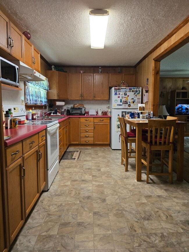 Building Photo - Cozy Home