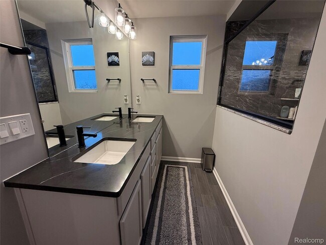 Building Photo - 4811 Broomfield Way