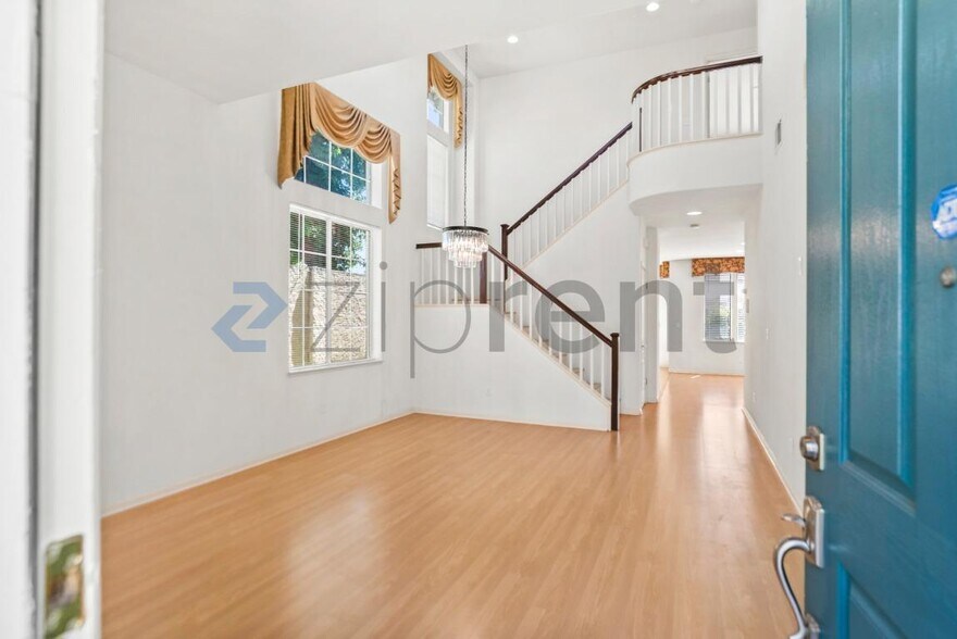 Building Photo - Unit