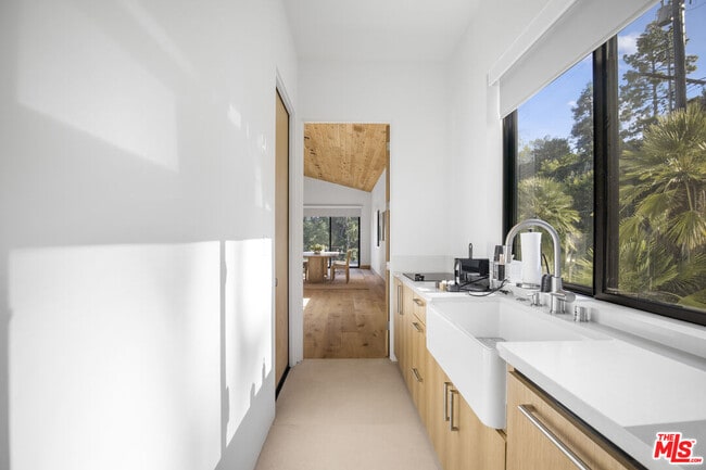 Building Photo - 1754 Lechusa Rd