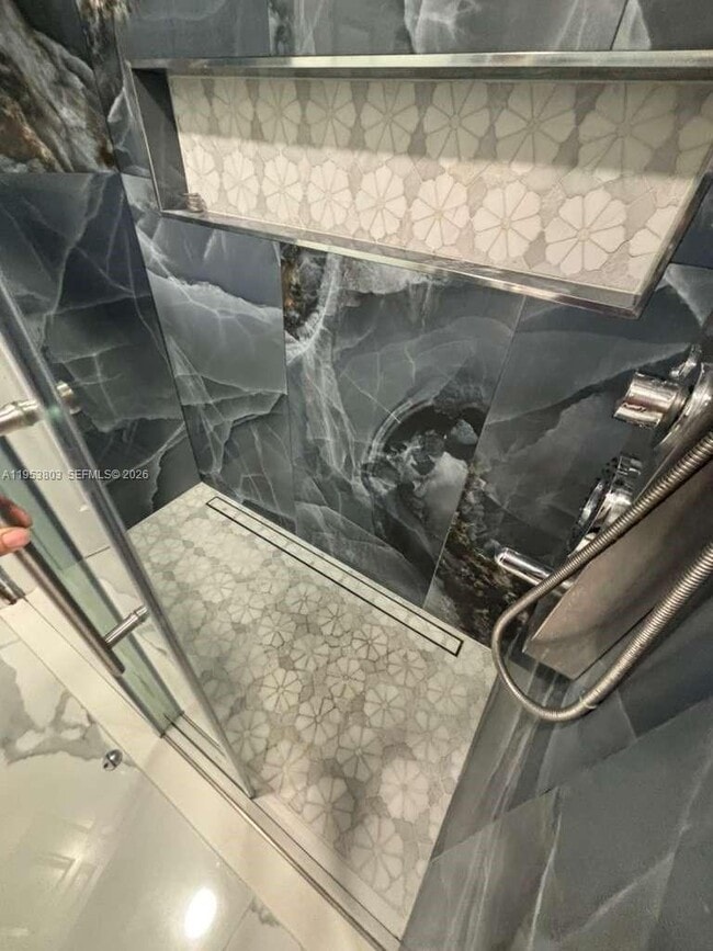 Building Photo - 2733 NE 3rd Ct