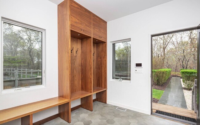 Building Photo - 92 Scrimshaw Ln