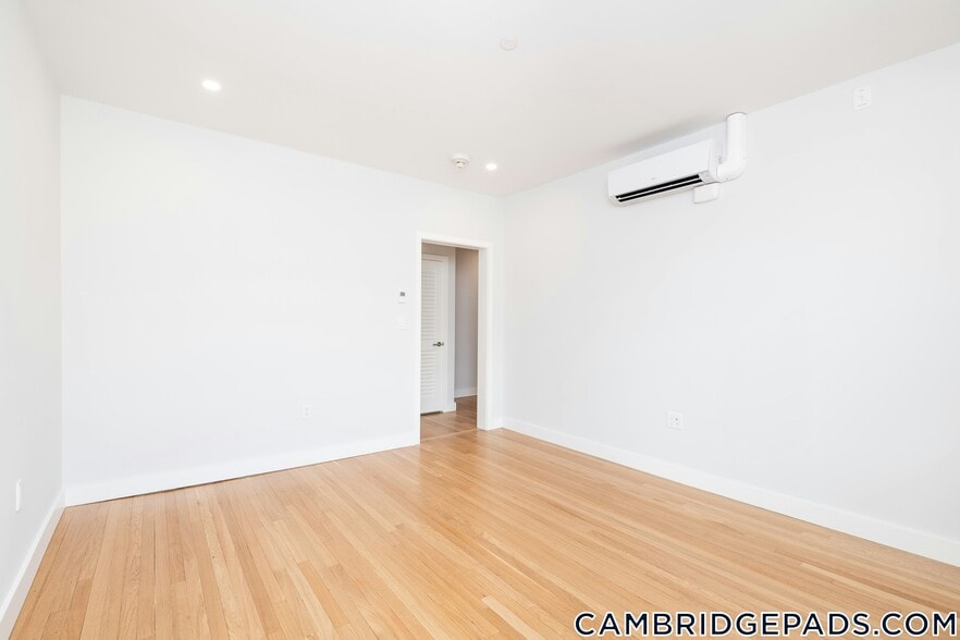 Building Photo - 17a Forest St