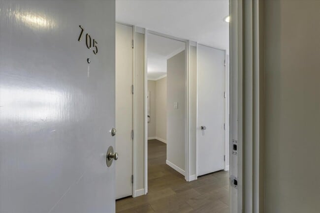 Building Photo - 565 Bellevue Ave