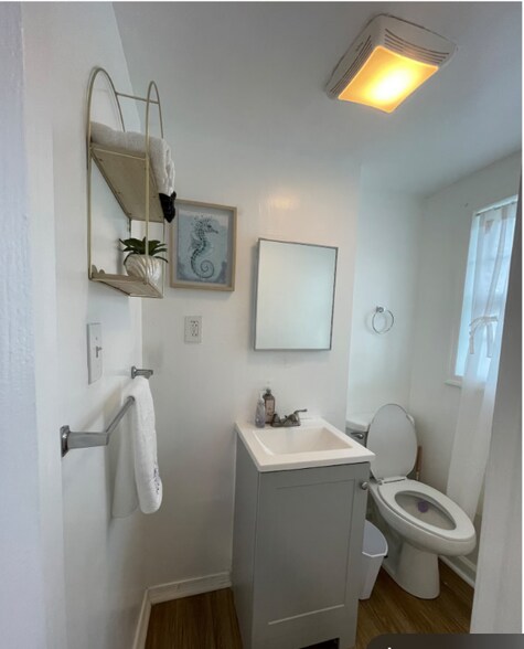 Building Photo - 1011 E Chester St