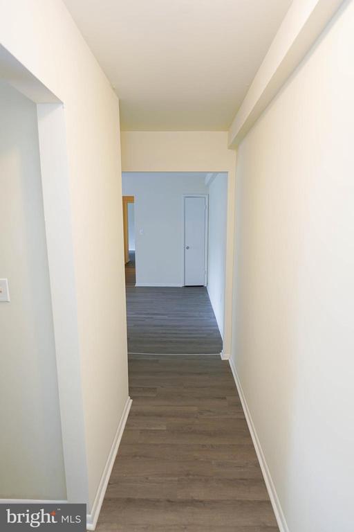 Building Photo - 802 College Ln