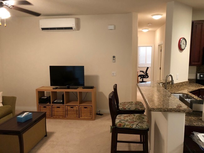 Building Photo - 30 E Lipoa St