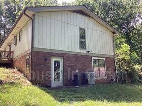 Building Photo - 12 Rockwood Ln