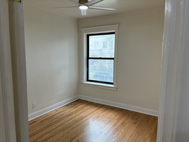 Building Photo - 6142 S Rhodes Ave