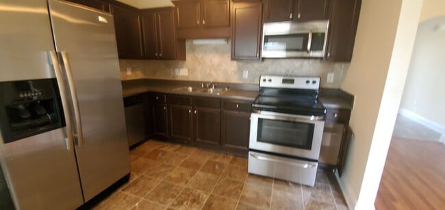 Building Photo - 211 Wolfbridge Dr