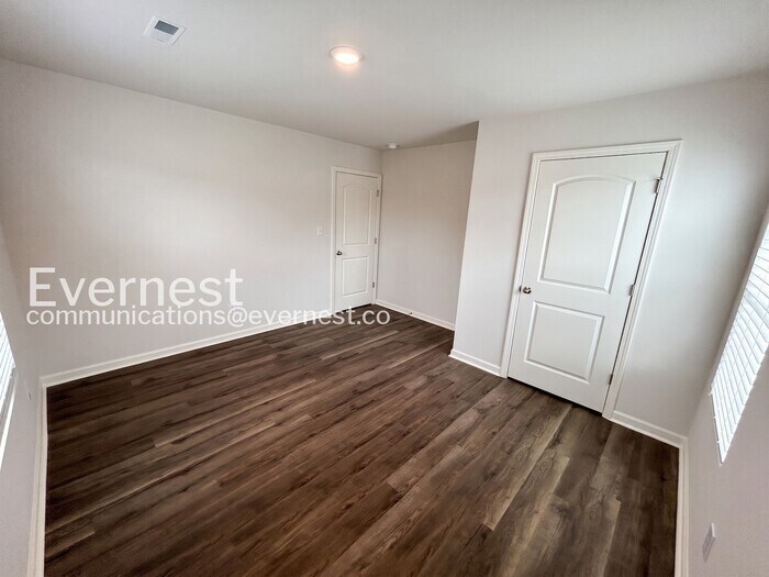 Building Photo - 209 Maple Spring Trl