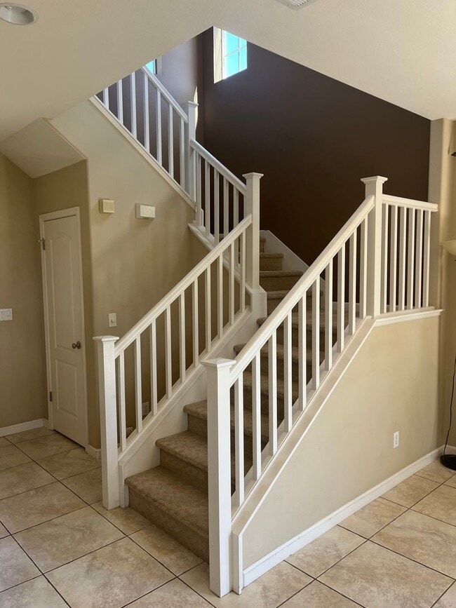 Building Photo - 3 bedroom 3 bathroom with bonus room in No...