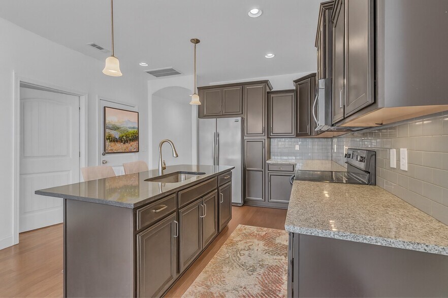 Kitchen - 2000 Bungalow Dr