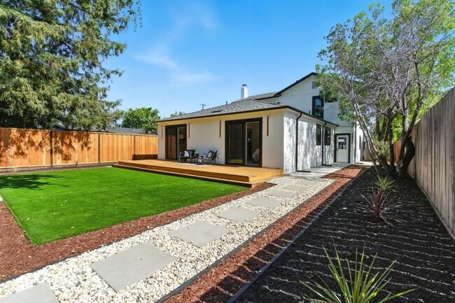 Building Photo - Refined Redwood City Living: Exquisitely R...