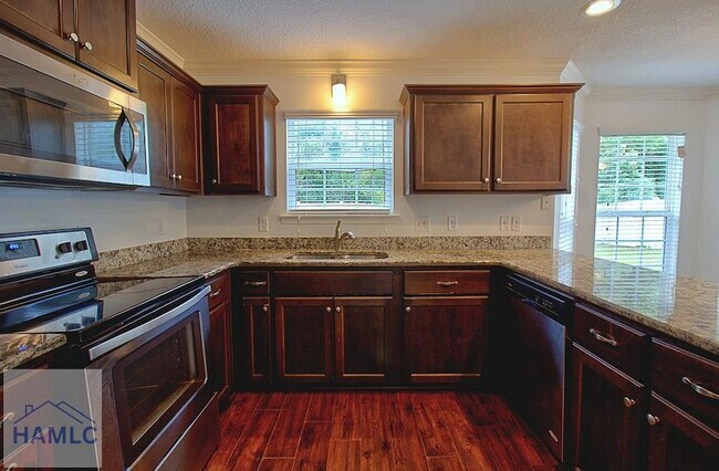 Building Photo - 188 Grandview Dr