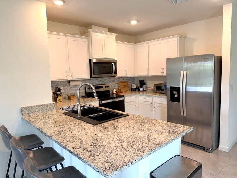 Building Photo - 12230 SW Rimini Way