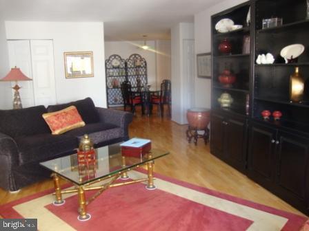 Building Photo - 1420 Locust St