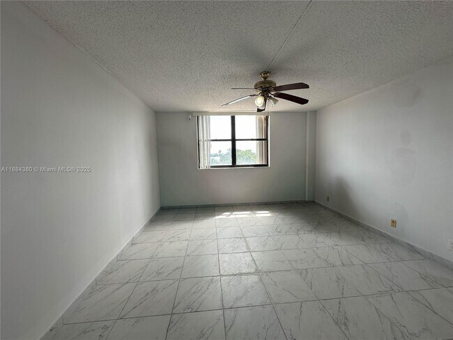 Building Photo - 2450 NE 135th St