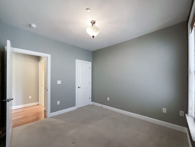 Building Photo - 518 Clarice Ave