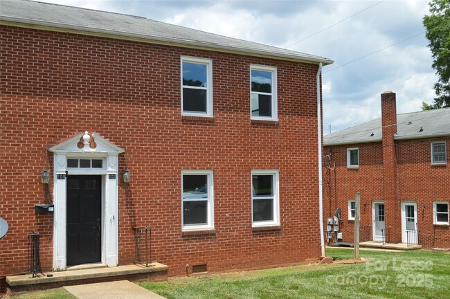 Building Photo - 102 Feimster St
